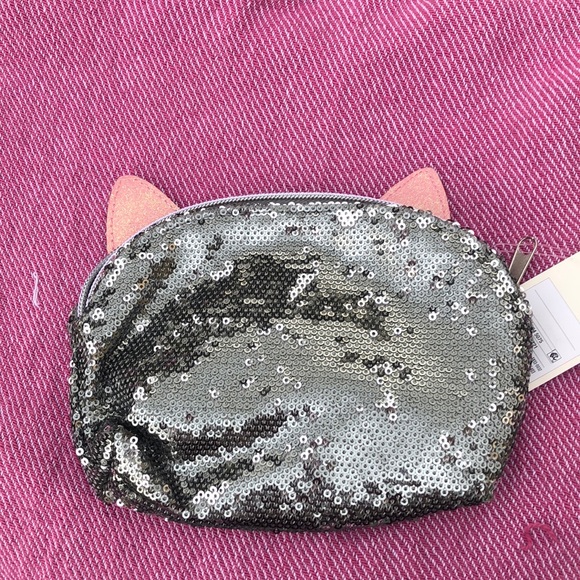 Handbags - Nwt 🐱 CAT makeup bag silver pink sequin Handbags - Nwt 🐱 CAT makeup bag silver pink sequin